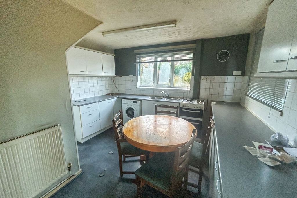 Property photo 3 of 13 219 Westgate, Walsall, West Midlands, Ws9 8Bs