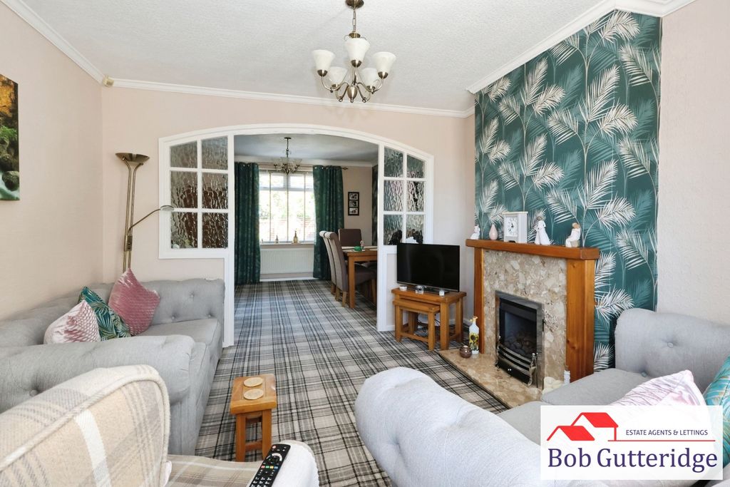 Property photo 2 of 28 Bay Fronted Lounge