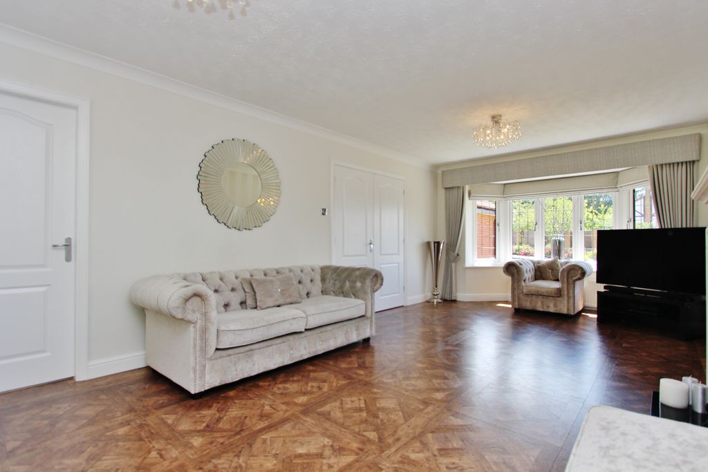 Property photo 2 of 39