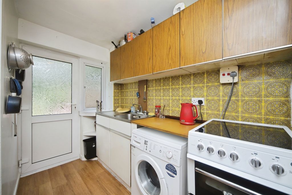 Property photo 2 of 20