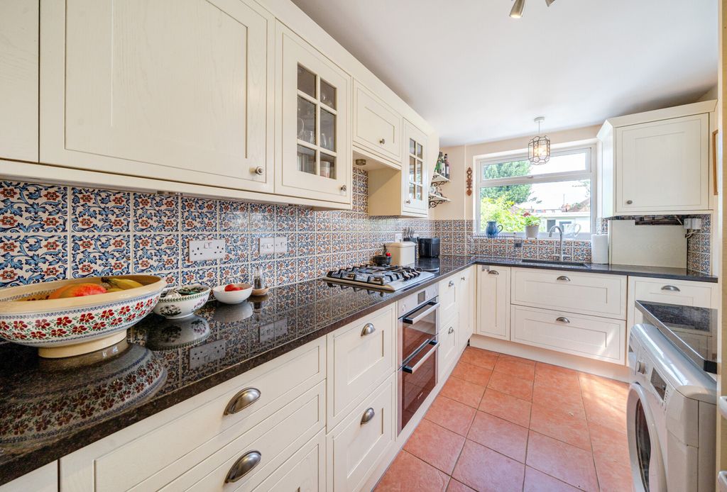Property photo 2 of 16 1324767-24-687511...