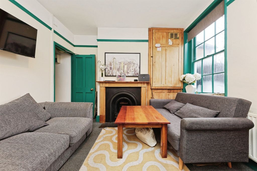 Property photo 2 of 20