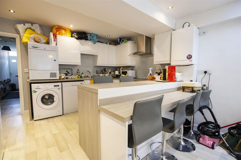 Property photo 2 of 17 Approach