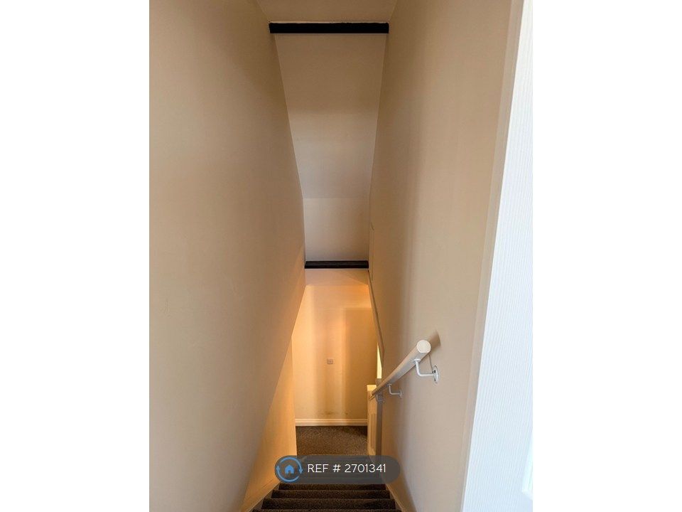 Property photo 1 of 12 Staircase Lobby