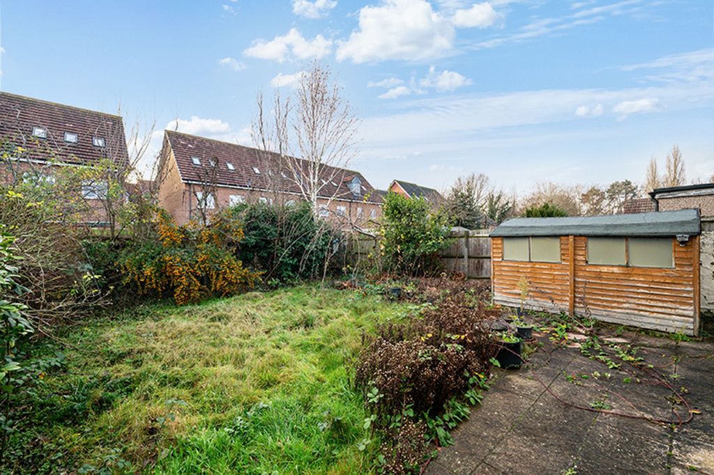 Property photo 2 of 15 Stones Road, Epsom