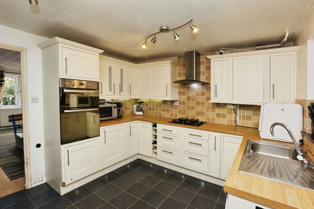 Property photo 3 of 15