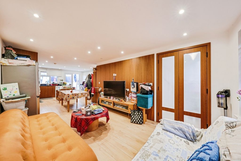 Property photo 2 of 17 Photo