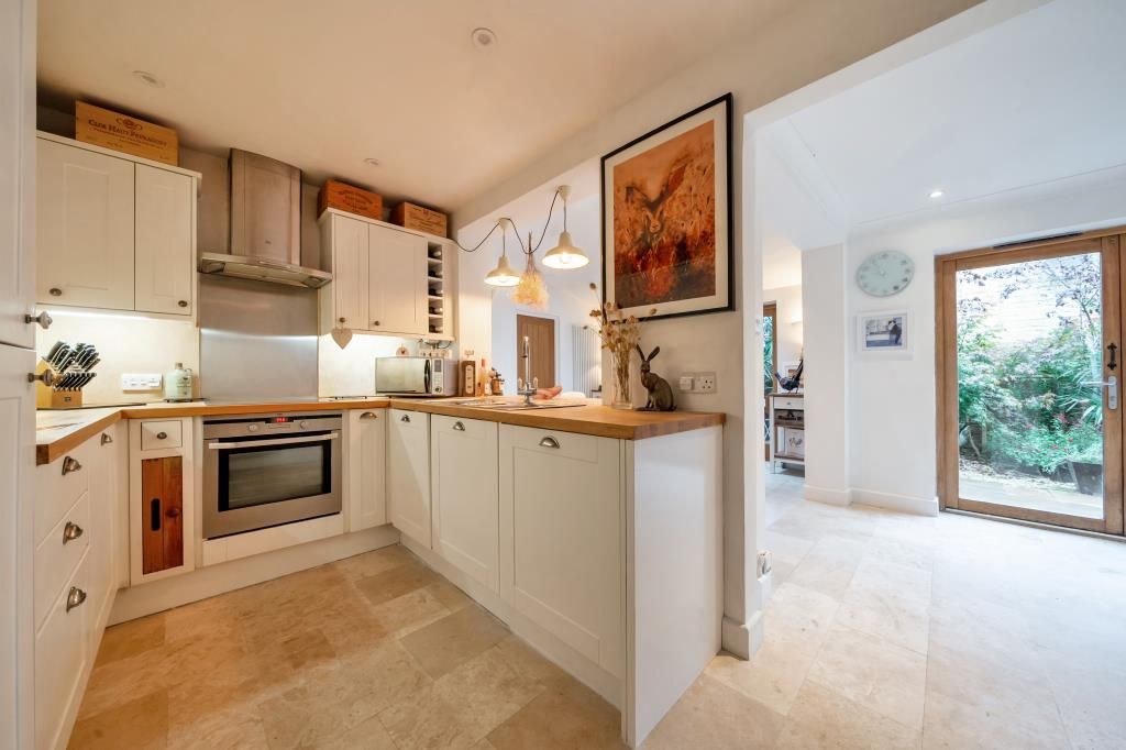 Property photo 2 of 20 Kitchen