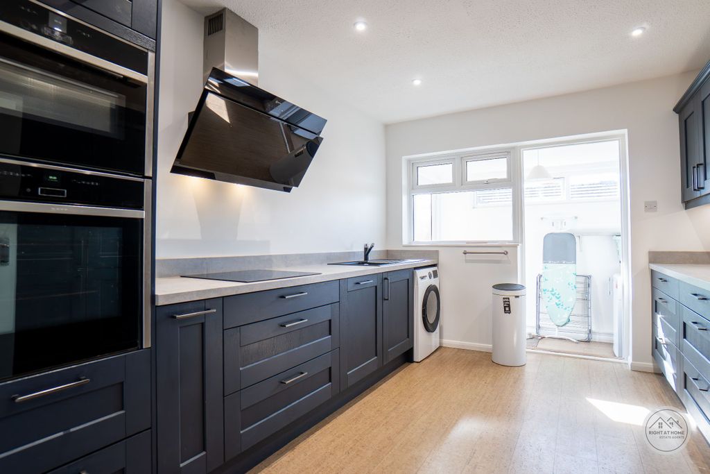 Property photo 3 of 32