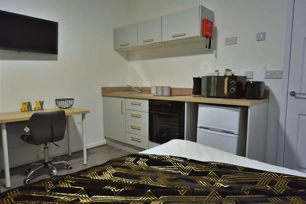 Property photo 2 of 7 165Ar_Room01_02.Jpg