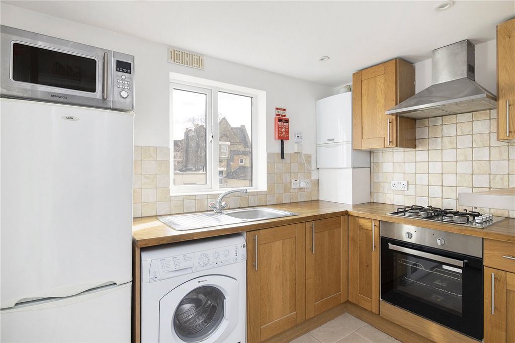 Property photo 3 of 11 Kitchen