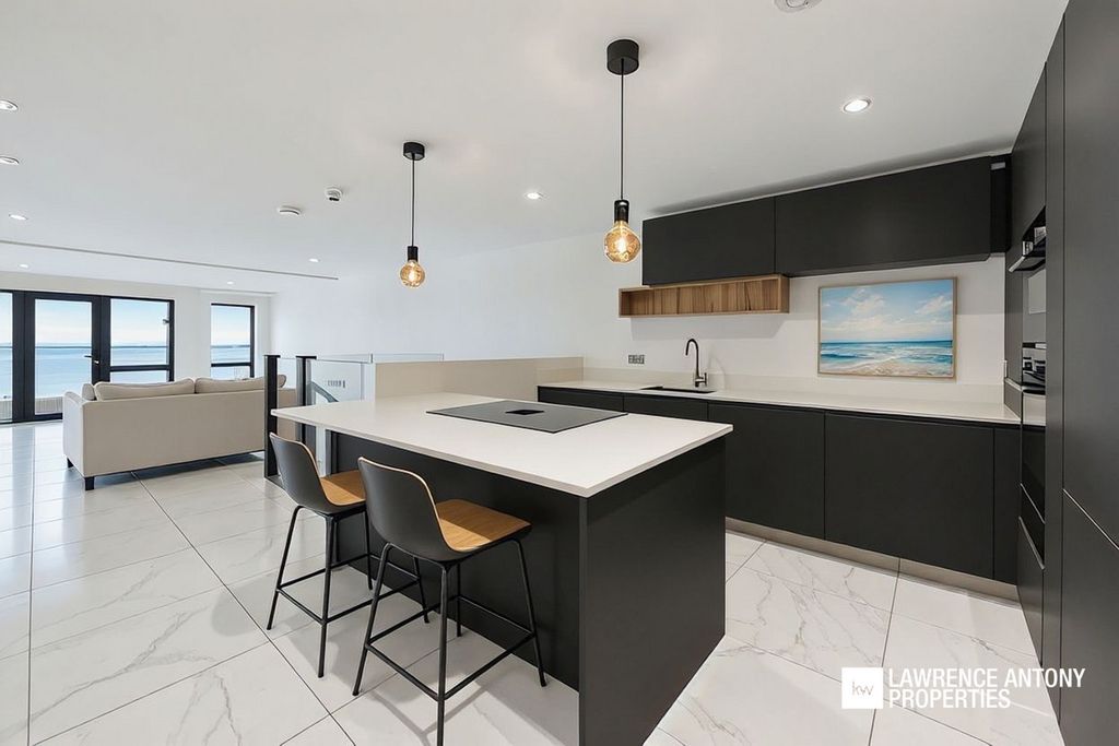 Additional image 5 of 3 bed flat for saleGrand Parade, Leigh-On-Sea SS9