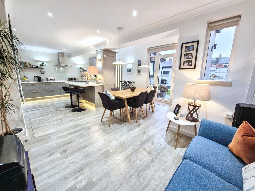 Property photo 3 of 33