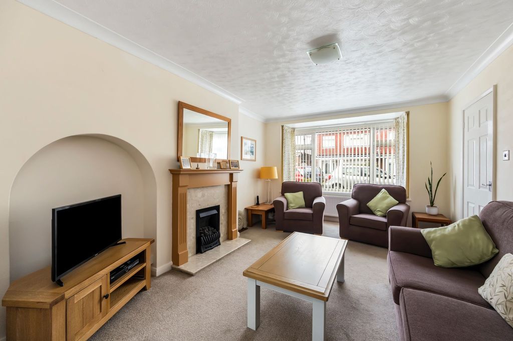 Property photo 2 of 25