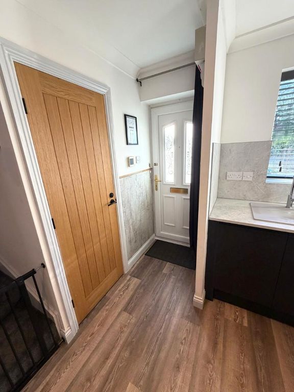 Property photo 3 of 25 Hall