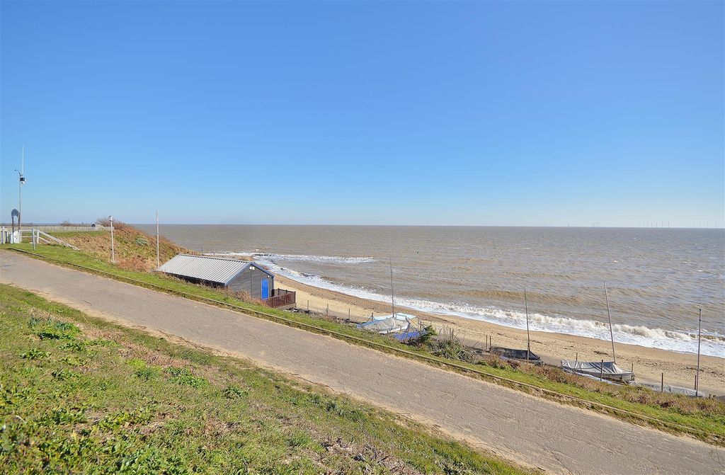 Property photo 3 of 13 Sea Front