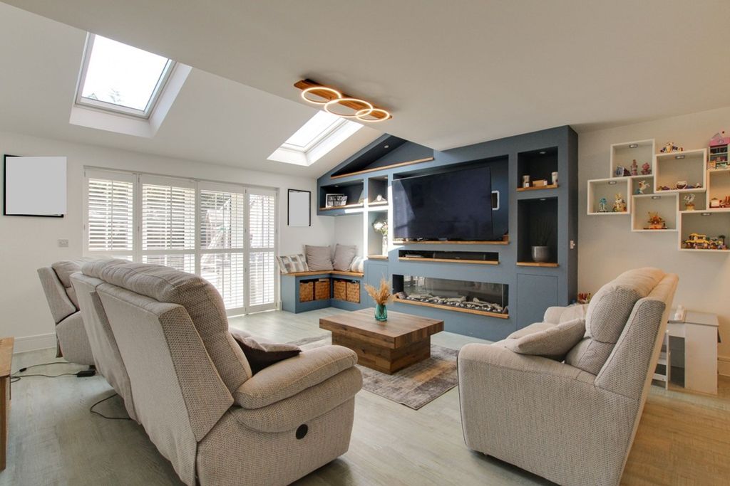 Property photo 3 of 18