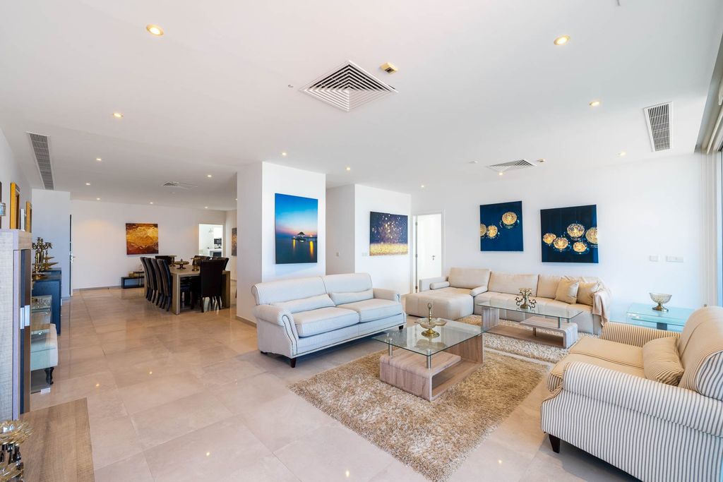 Property photo 2 of 30