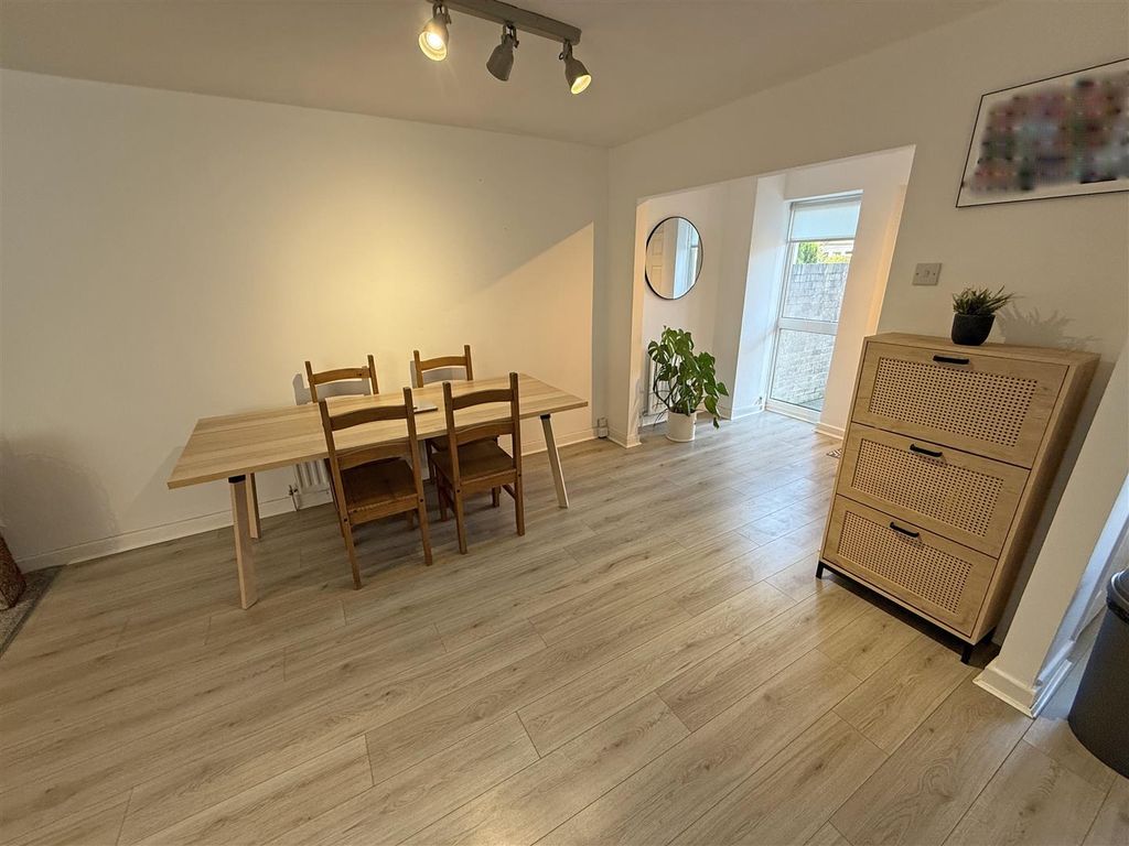 Property photo 3 of 10 Dining Room v2.Jpg