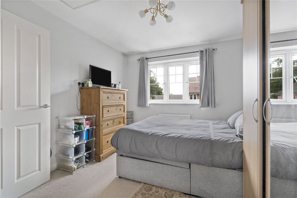 Property photo 3 of 8 Bedroom