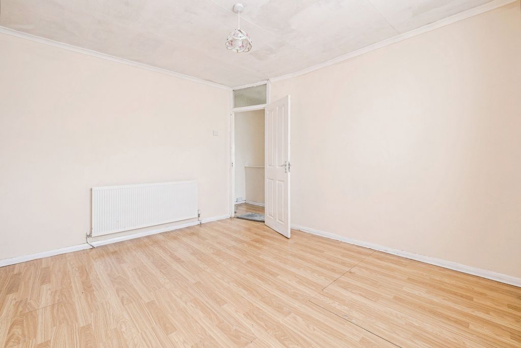 Property photo 3 of 21 Pbox-Img.Jpg