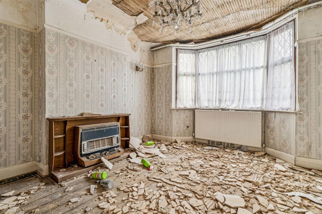 Property photo 2 of 12 Sutton Court Road, W4 - For Sale