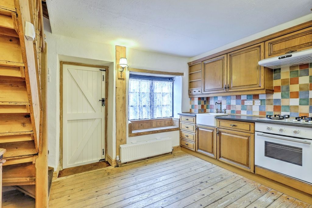 Property photo 3 of 19 Kitchen