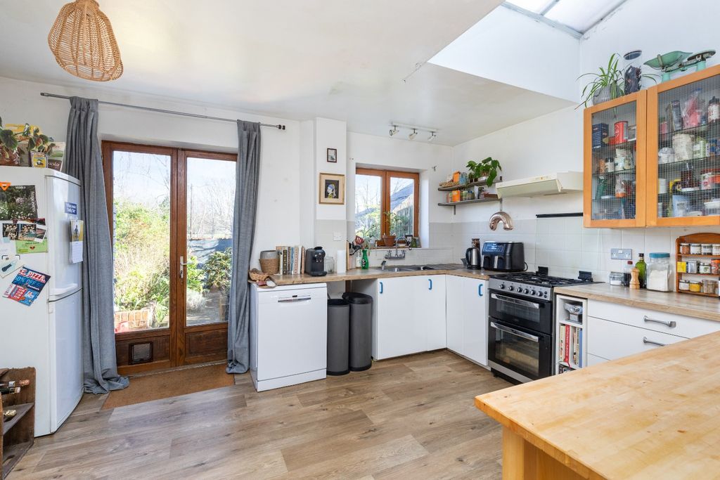 Property photo 3 of 12 4019636