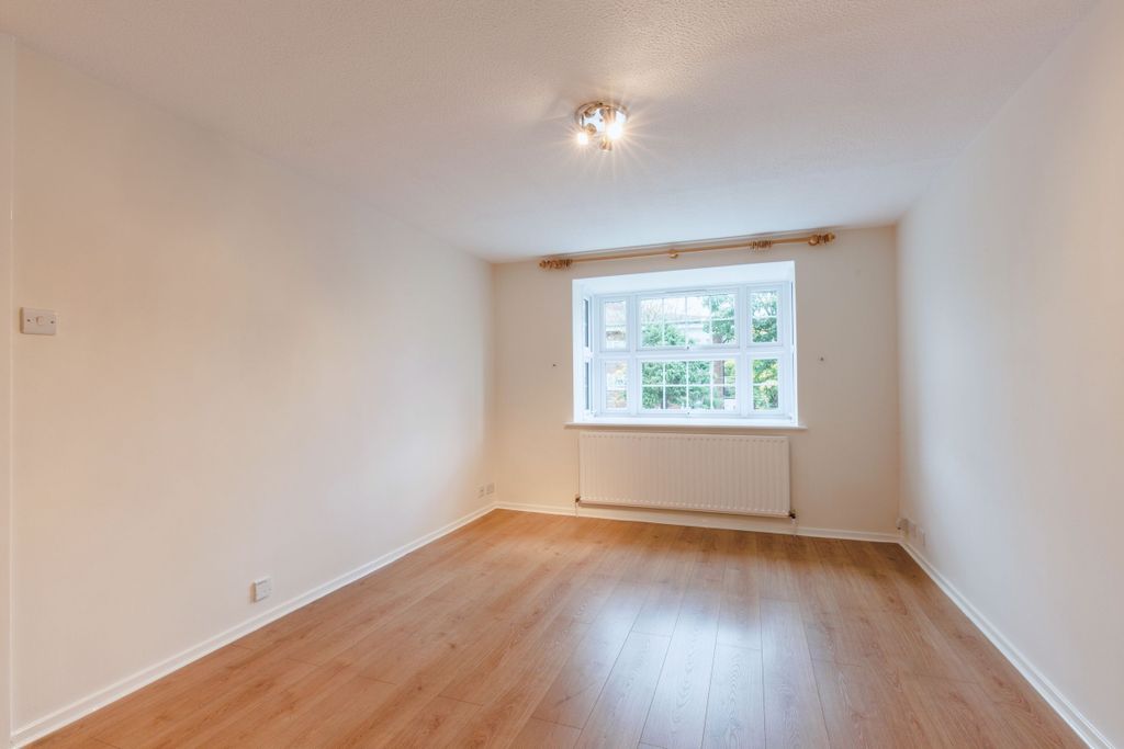 Property photo 1 of 10 Living_Room