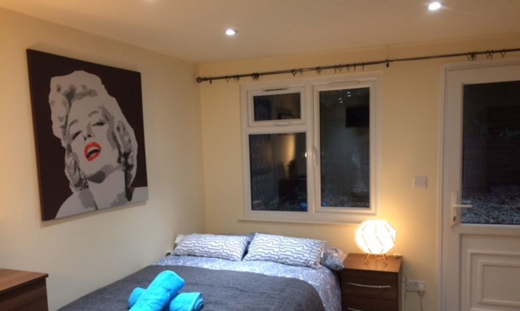 Property photo 1 of 5 Bedroom