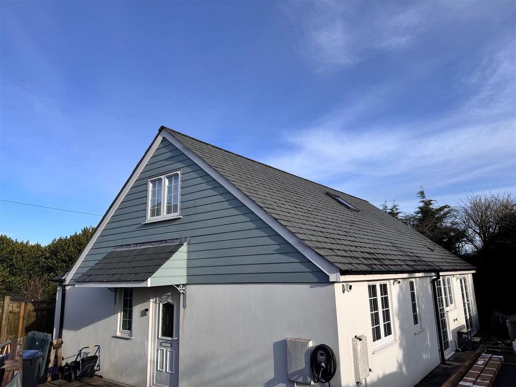 Property photo 1 of 4 Front.Jpg