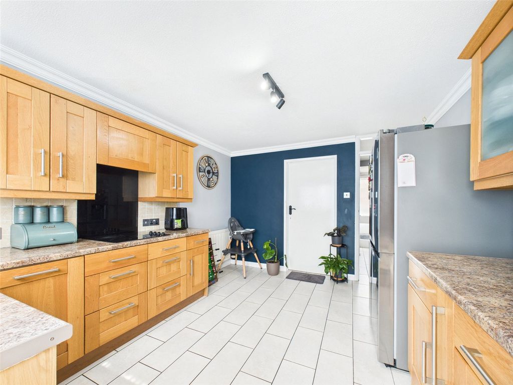 Property photo 3 of 17 Kitchen
