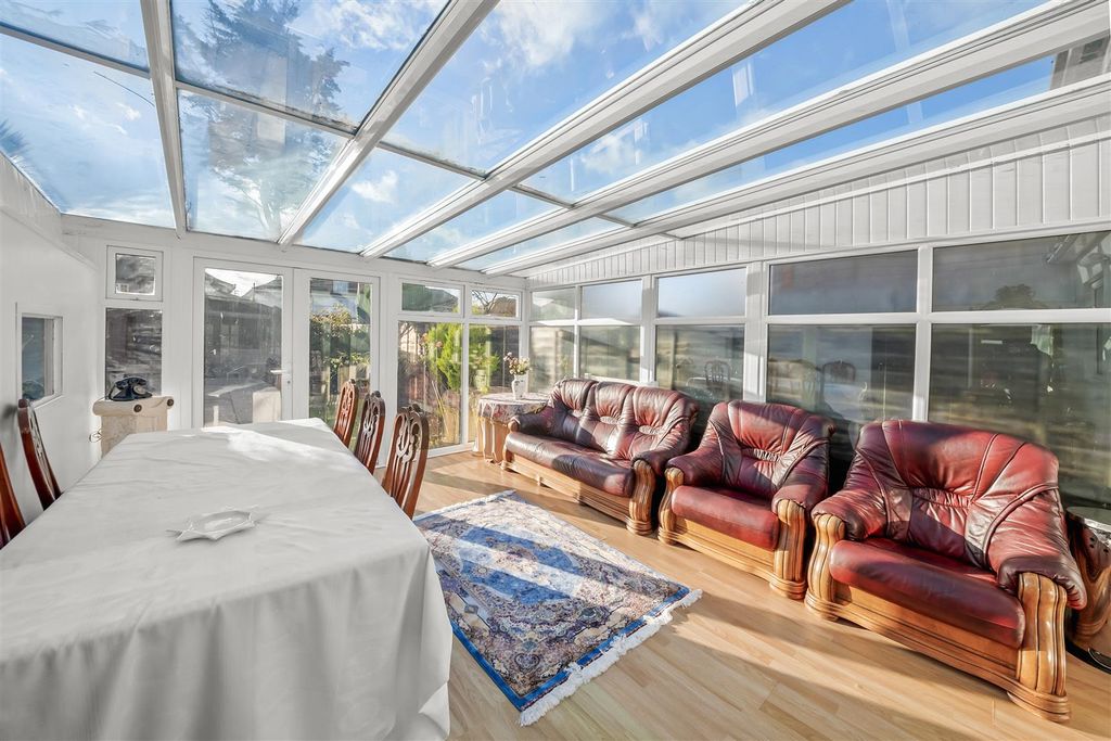 Property photo 3 of 22 Conservatory