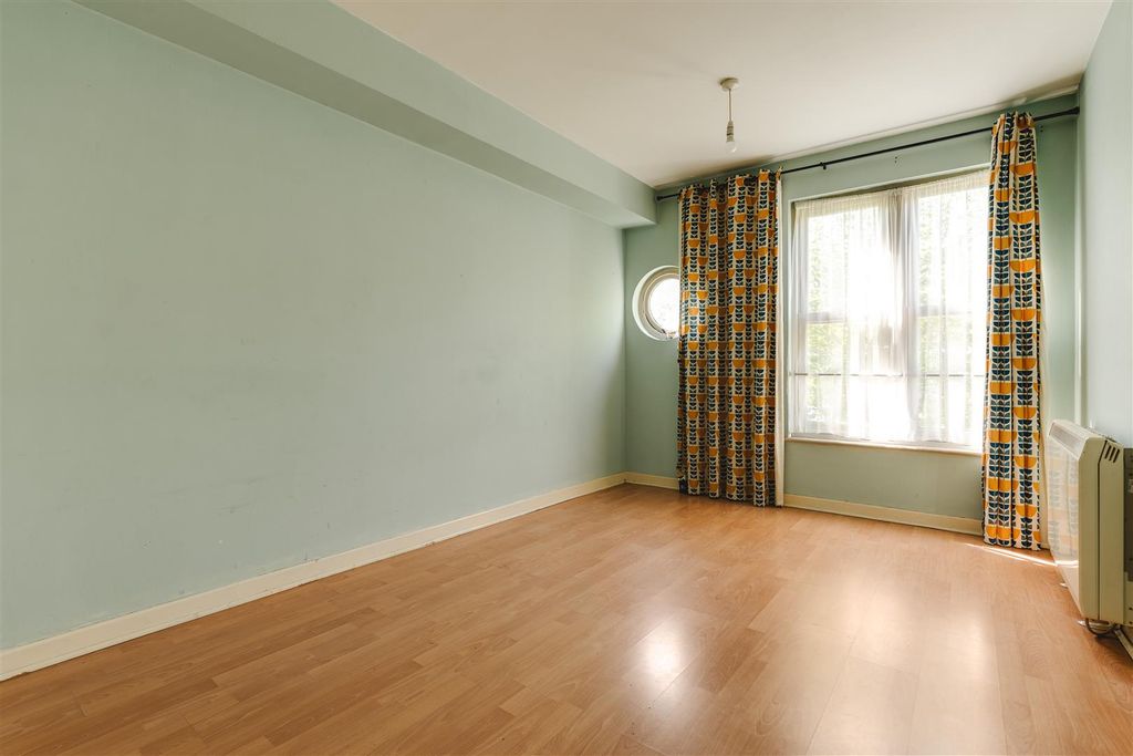 Property photo 1 of 12 Leabank Square-7.Jpg