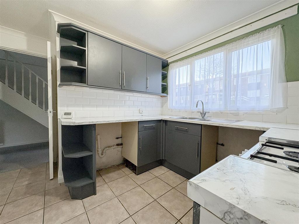 Property photo 2 of 21 Kitchen