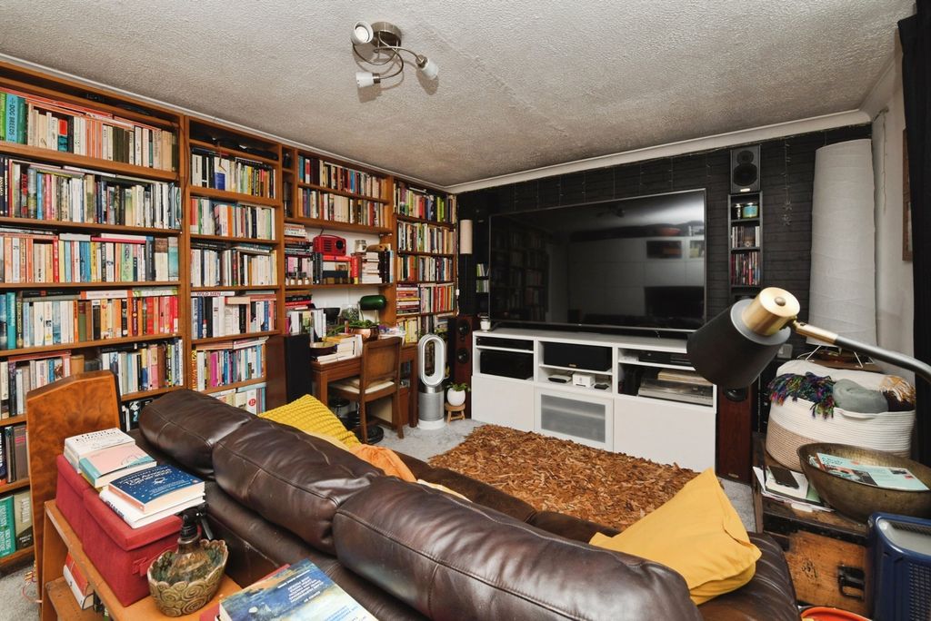 Property photo 2 of 11 Photo