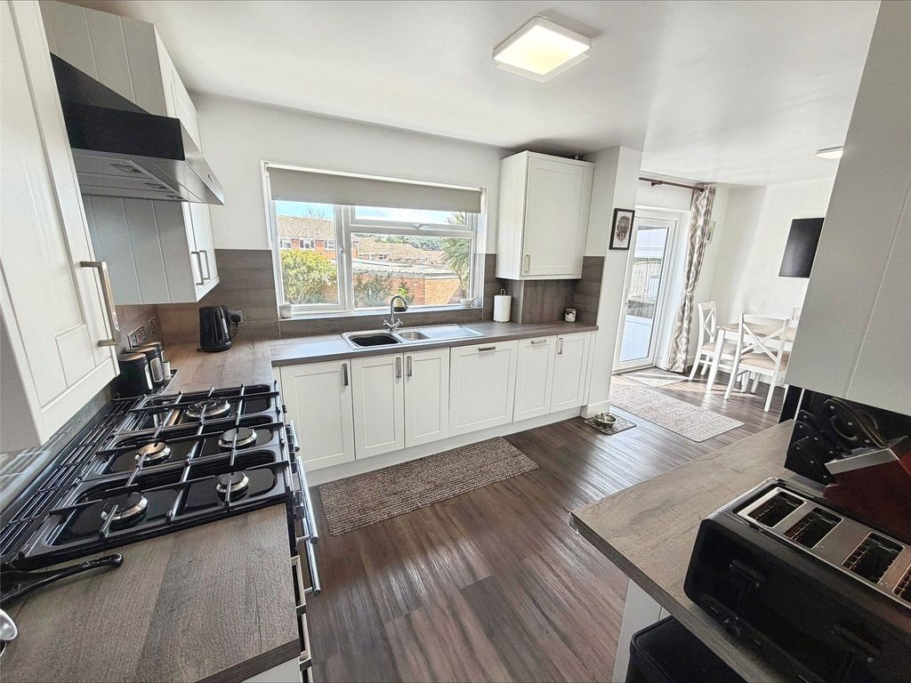 Property photo 3 of 22 Kitchen