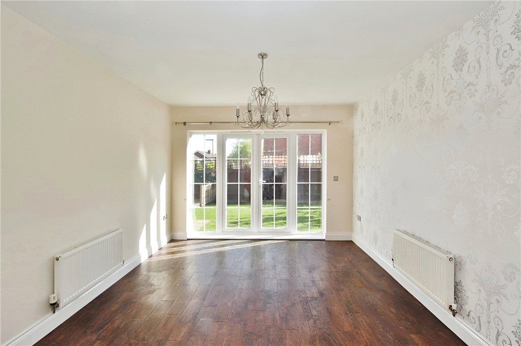 Property photo 3 of 12 Lounge