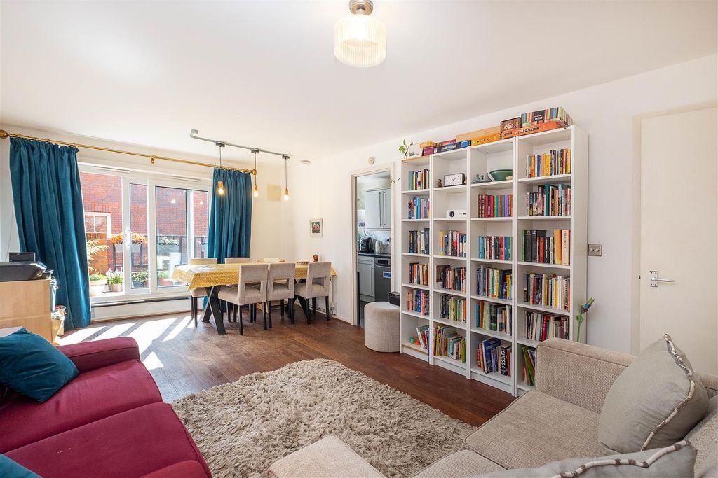 Property photo 2 of 13 5-Disraeli-Close-0008 Copy.Jpg