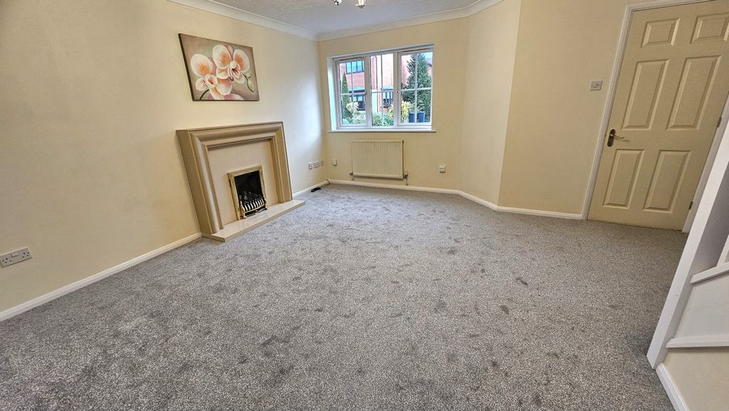 Property photo 2 of 10 Living Room