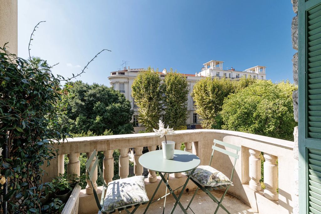 Property photo 1 of 35 Nice Victor Hugo - Three Rooms High Floor Balcony
