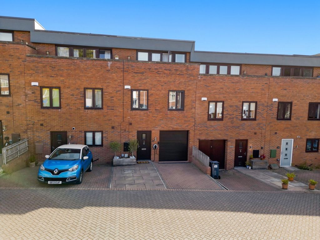 Property photo 2 of 35