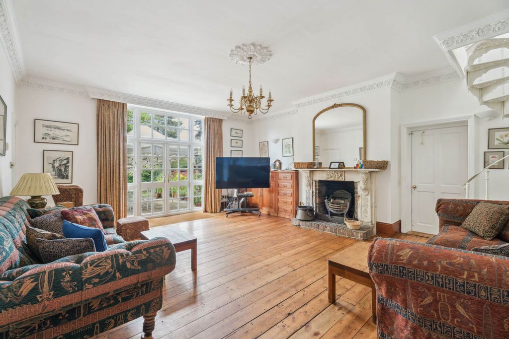 Property photo 3 of 47