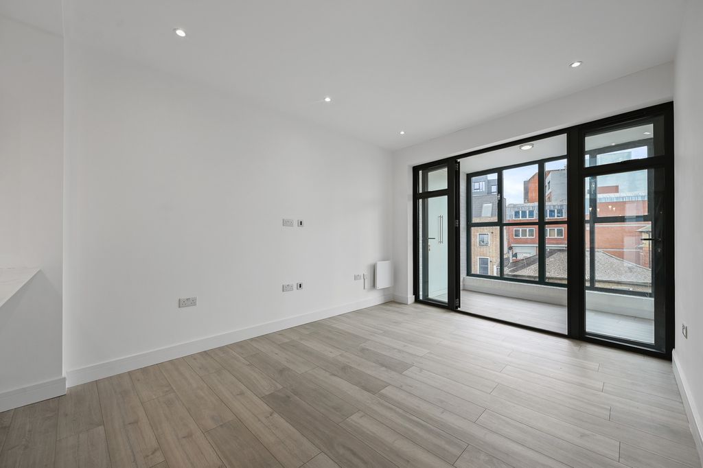 Property photo 3 of 8 Cs - Flat 4, 320 Station Road - 9 (1)
