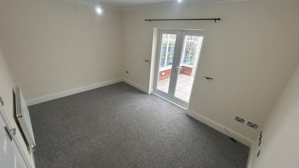 Property photo 2 of 14 Picture No. 24