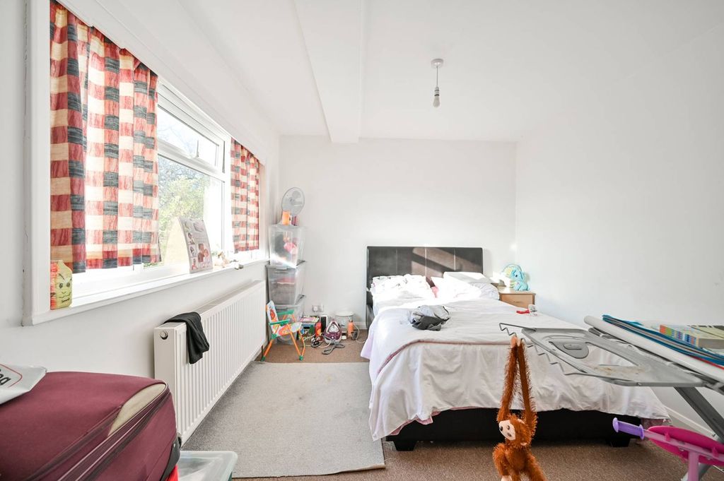 Property photo 3 of 6