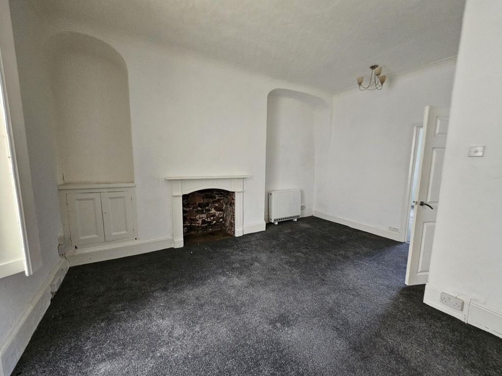 Property photo 2 of 4 Living Room