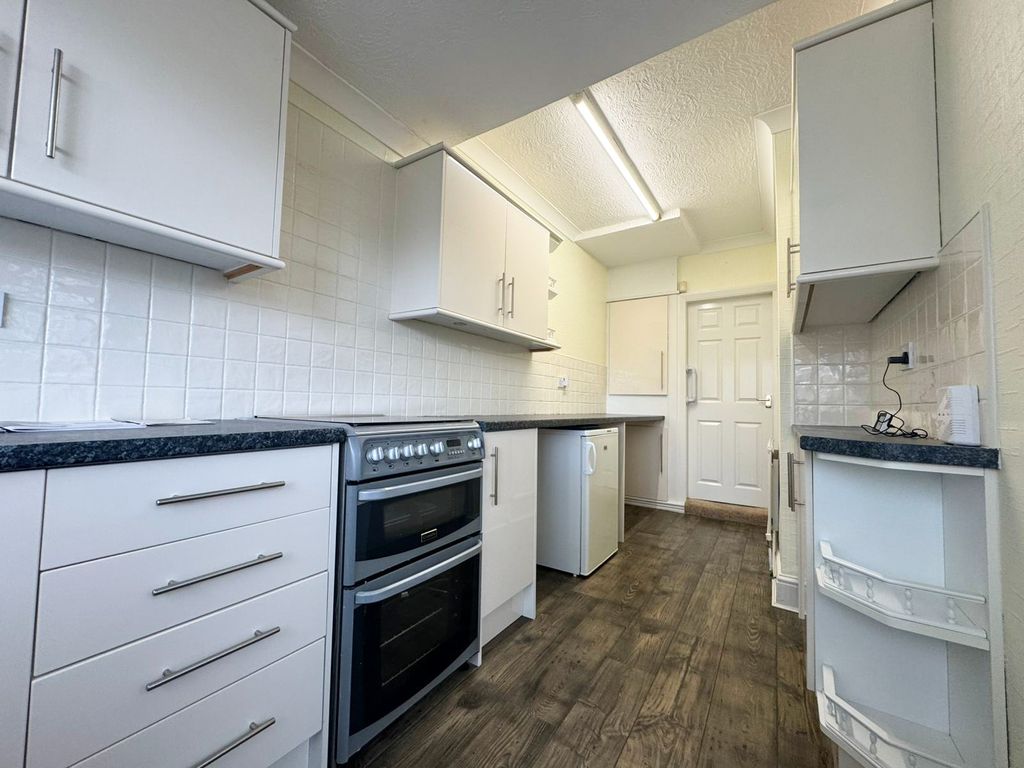 Property photo 2 of 9 Kitchen