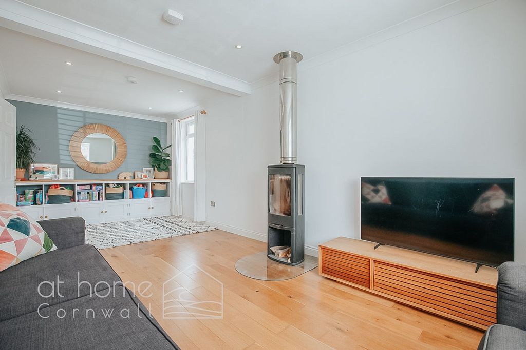Property photo 2 of 35