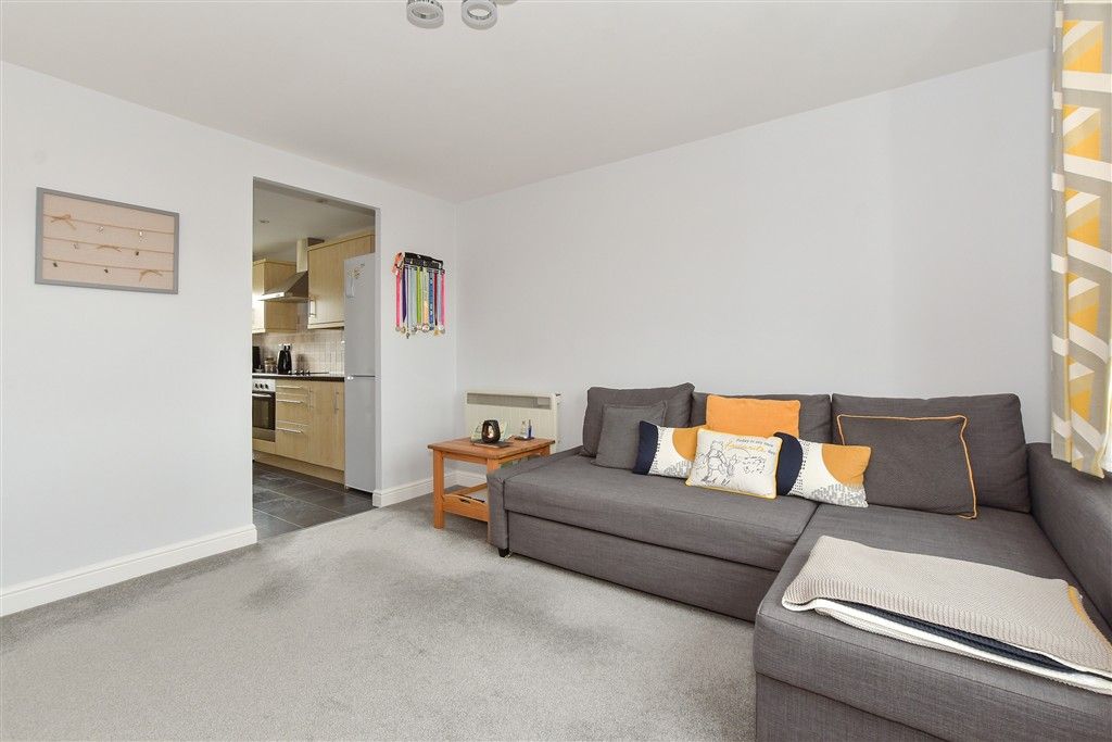 Property photo 2 of 8 Lounge